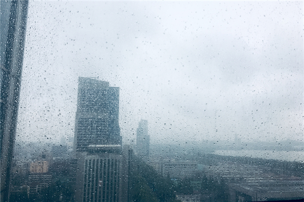 洛陽一小區(qū)圍墻因暴雨發(fā)生坍塌 暴雨會毀壞房子嗎 洛陽一小區(qū)圍墻因暴雨發(fā)生坍塌 暴雨會毀壞房子嗎
