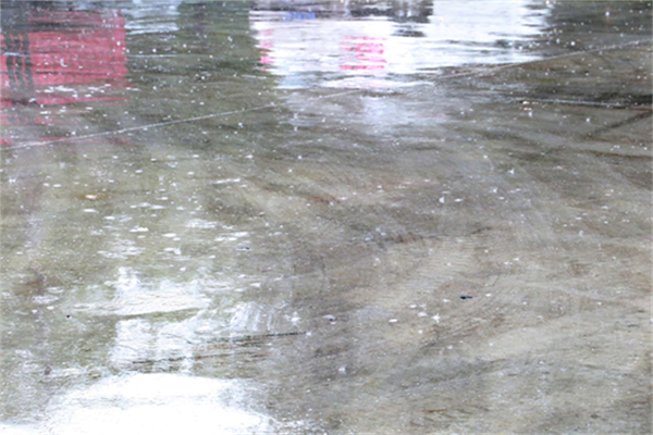 鄭州一隧道積水涌出如瀑布 下雨積水怎么排 鄭州一隧道積水涌出如瀑布 下雨積水怎么排