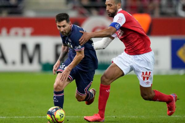 踢足球是多少個人 足球運動都有什么特點 踢足球是多少個人 足球運動都有什么特點