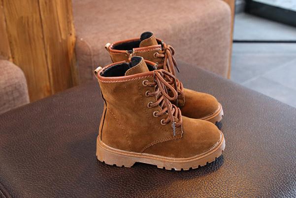 馬丁靴要比正常鞋碼大嗎 馬丁靴配什么襪子 馬丁靴要比正常鞋碼大嗎 馬丁靴配什么襪子