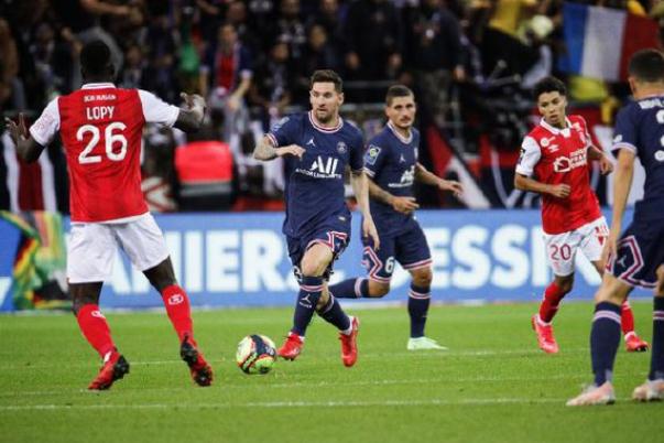 踢足球是多少個人 足球運動都有什么特點 踢足球是多少個人 足球運動都有什么特點