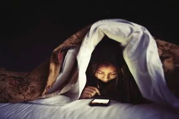 熬夜會(huì)引發(fā)癌癥嗎 熬夜會(huì)不會(huì)影響生育 熬夜會(huì)引發(fā)癌癥嗎 熬夜會(huì)不會(huì)影響生育