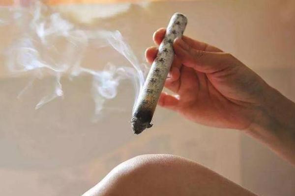 艾灸的好處與功效 艾灸肚子對女性的好處 艾灸的好處與功效 艾灸肚子對女性的好處