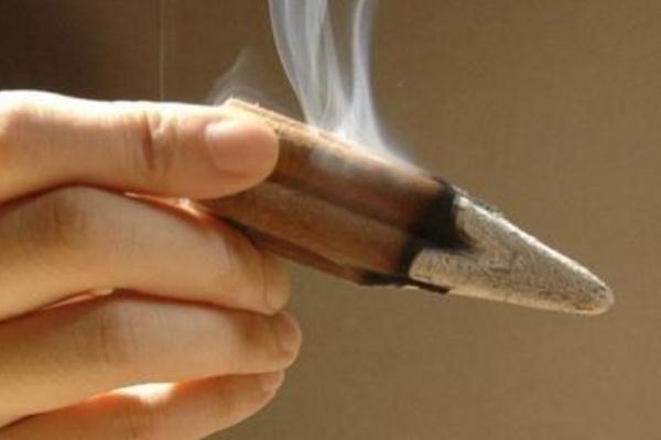 艾灸會導致流產(chǎn)嗎 艾灸對痛風有治療作用嗎 艾灸會導致流產(chǎn)嗎 艾灸對痛風有治療作用嗎