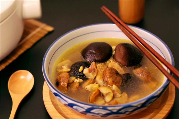 喝雞湯養(yǎng)胃嗎 喝雞湯對(duì)胃有好處嗎 喝雞湯養(yǎng)胃嗎 喝雞湯對(duì)胃有好處嗎