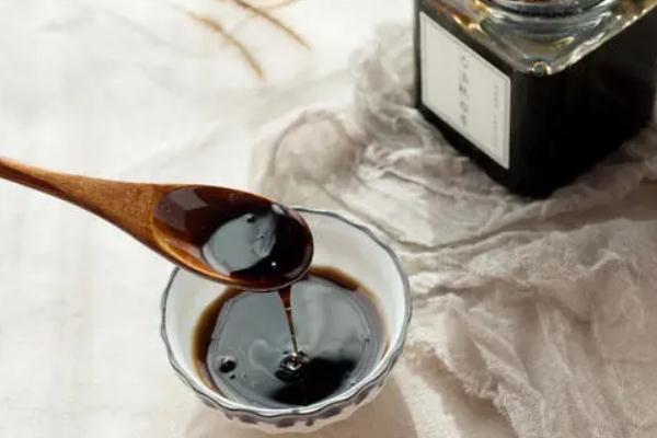 秋梨膏多大孩子能喝 秋梨膏的食用吃法 秋梨膏多大孩子能喝 秋梨膏的食用吃法