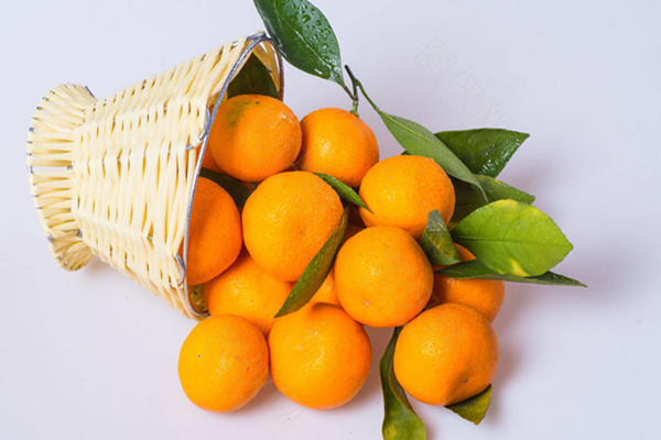 吃橘子可以喝牛奶嗎 橘子可以和螃蟹一起吃嗎 吃橘子可以喝牛奶嗎 橘子可以和螃蟹一起吃嗎