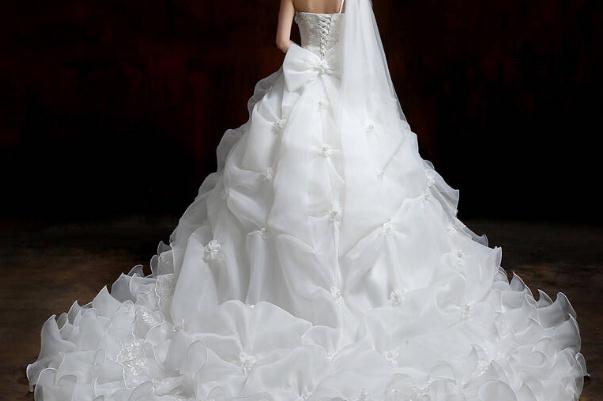 婚紗是買的好還是租的好 婚紗要準(zhǔn)備幾套 婚紗是買的好還是租的好 婚紗要準(zhǔn)備幾套