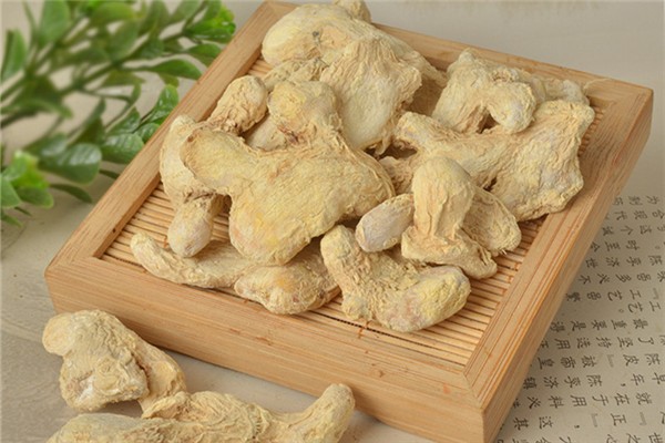 干姜蔥白煮水能治療慢性咽炎嗎 干姜可以用生姜代替嗎 干姜蔥白煮水能治療慢性咽炎嗎 干姜可以用生姜代替嗎