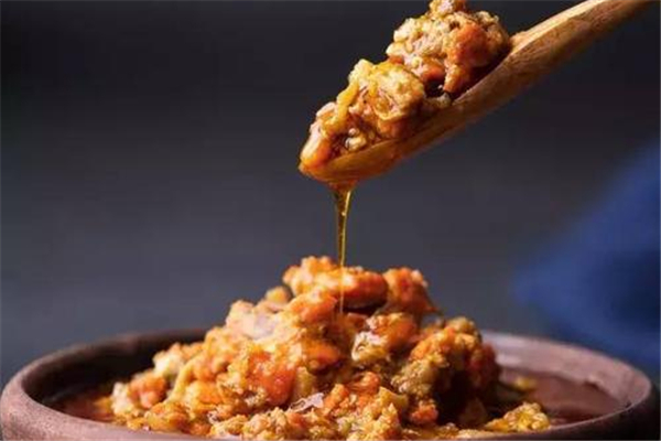 蟹粉用什么油熬制 蟹粉是蟹黃嗎 蟹粉用什么油熬制 蟹粉是蟹黃嗎