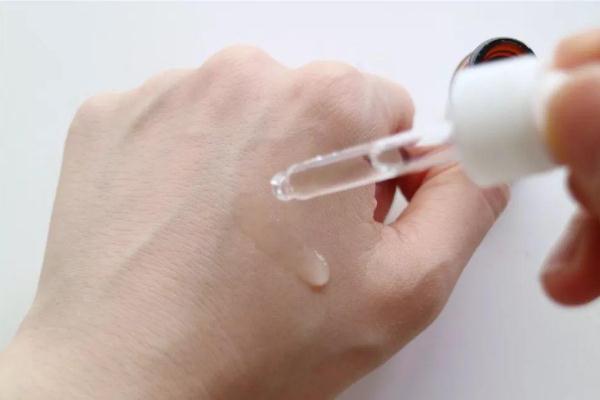 刷酸可以收縮毛孔嗎 刷酸后臉上長(zhǎng)了好多小痘痘 刷酸可以收縮毛孔嗎 刷酸后臉上長(zhǎng)了好多小痘痘