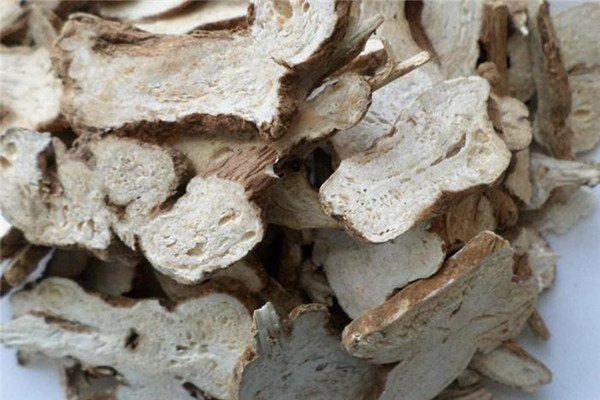 白術(shù)性溫還是性寒 白術(shù)有什么作用和功效 白術(shù)性溫還是性寒 白術(shù)有什么作用和功效