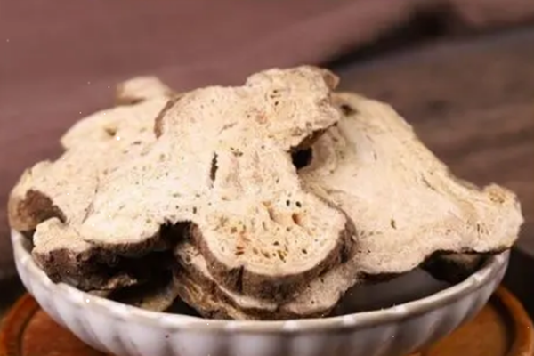 白術(shù)會(huì)上火嗎 白術(shù)會(huì)拉肚子嗎 白術(shù)會(huì)上火嗎 白術(shù)會(huì)拉肚子嗎