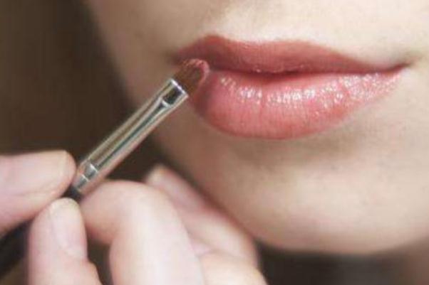 唇刷用什么毛比較好 唇刷可以代替唇線筆嗎 唇刷用什么毛比較好 唇刷可以代替唇線筆嗎