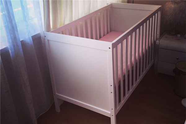 嬰兒床買二手的好不好 嬰兒床買什么材質(zhì)好 嬰兒床買二手的好不好 嬰兒床買什么材質(zhì)好