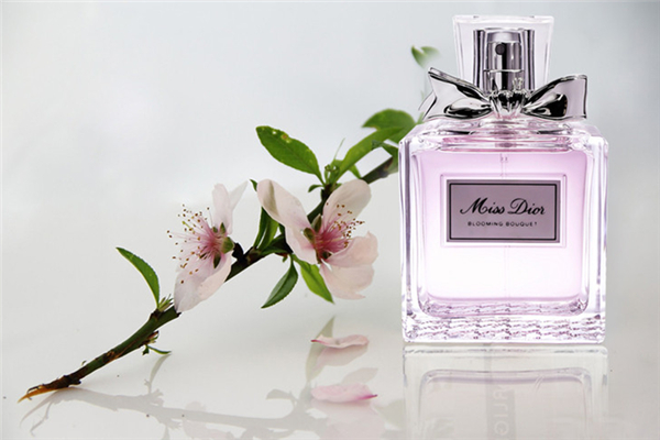 香水會(huì)自燃嗎 香水存放在家里哪里比較好 香水會(huì)自燃嗎 香水存放在家里哪里比較好