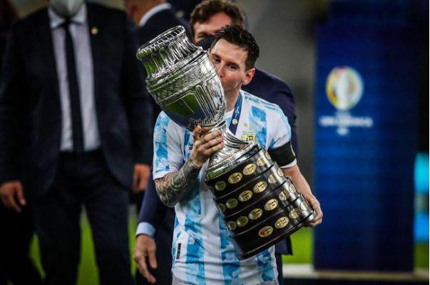 足球運動員是怎么訓練的 足球運動員是什么職業(yè) 足球運動員是怎么訓練的 足球運動員是什么職業(yè)