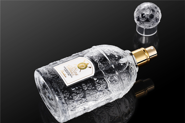 古龍水噴衣服上還是身上 古龍水的正確使用方法 古龍水噴衣服上還是身上 古龍水的正確使用方法