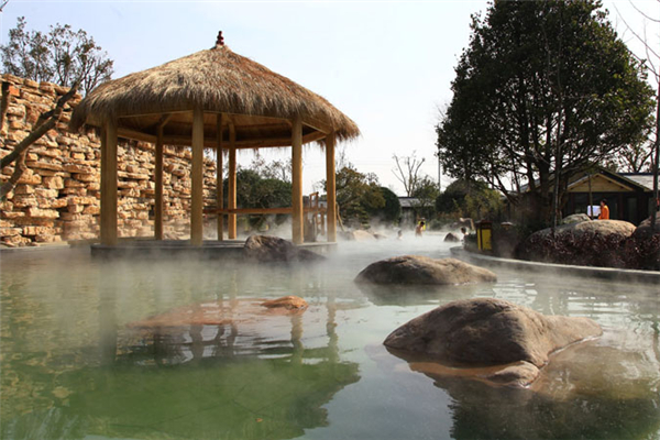 泡溫泉對(duì)慢性蕁麻疹有好處嗎 泡溫泉對(duì)皮膚病有好處嗎 泡溫泉對(duì)慢性蕁麻疹有好處嗎 泡溫泉對(duì)皮膚病有好處嗎