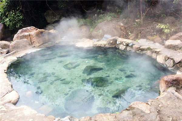 泡溫泉需要準備哪些東西 泡溫泉的好處和壞處 泡溫泉需要準備哪些東西 泡溫泉的好處和壞處