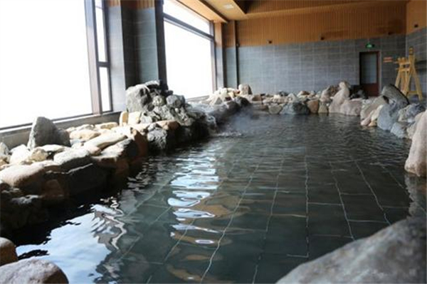 泡溫泉要涂防曬霜嗎 泡溫泉可以涂護(hù)膚品嗎 泡溫泉要涂防曬霜嗎 泡溫泉可以涂護(hù)膚品嗎