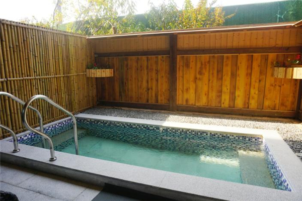 泡溫泉要涂防曬霜嗎 泡溫泉可以涂護(hù)膚品嗎 泡溫泉要涂防曬霜嗎 泡溫泉可以涂護(hù)膚品嗎