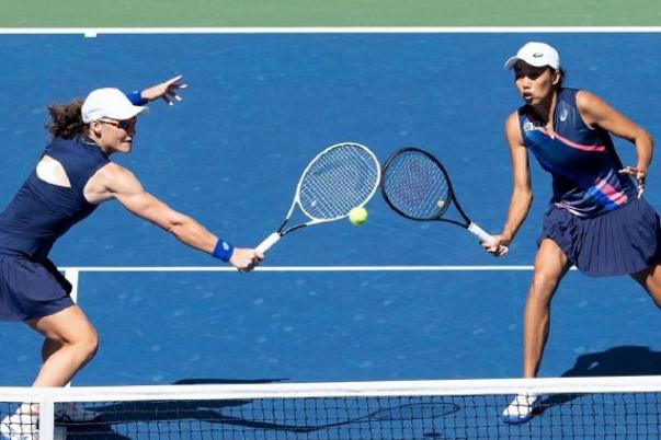 打網(wǎng)球?yàn)槭裁匆┤棺?張帥美網(wǎng)女雙奪冠創(chuàng)6紀(jì)錄 打網(wǎng)球?yàn)槭裁匆┤棺?張帥美網(wǎng)女雙奪冠創(chuàng)6紀(jì)錄