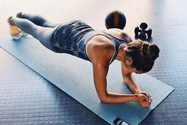 平板支撐是無氧運(yùn)動(dòng)嗎 女學(xué)員平板支撐17分鐘不肯放棄 平板支撐是無氧運(yùn)動(dòng)嗎 女學(xué)員平板支撐17分鐘不肯放棄