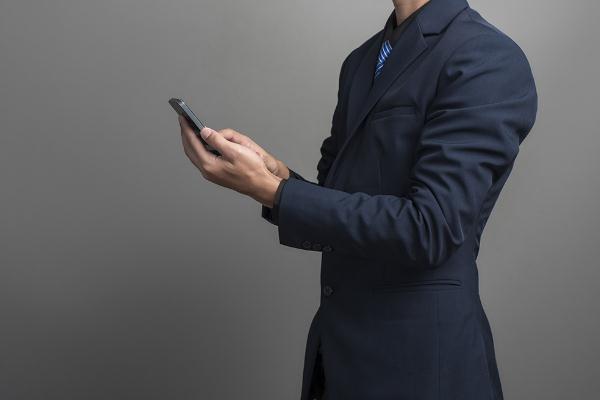 西裝會(huì)掉色嗎 西裝會(huì)起球嗎 西裝會(huì)掉色嗎 西裝會(huì)起球嗎