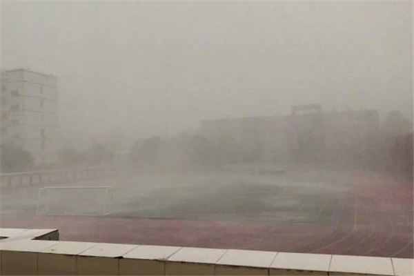 臺風(fēng)可以出門嗎 臺風(fēng)買什么吃的 臺風(fēng)可以出門嗎 臺風(fēng)買什么吃的