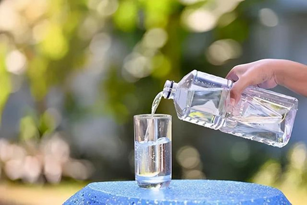 孩子可以喝純凈水嗎 孩子可以喝蘇打水嗎 孩子可以喝純凈水嗎 孩子可以喝蘇打水嗎