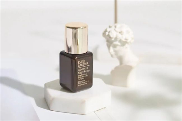 雅詩(shī)蘭黛小棕瓶多少錢(qián)一瓶 雅詩(shī)蘭黛小棕瓶的功效和作用 雅詩(shī)蘭黛小棕瓶多少錢(qián)一瓶 雅詩(shī)蘭黛小棕瓶的功效和作用