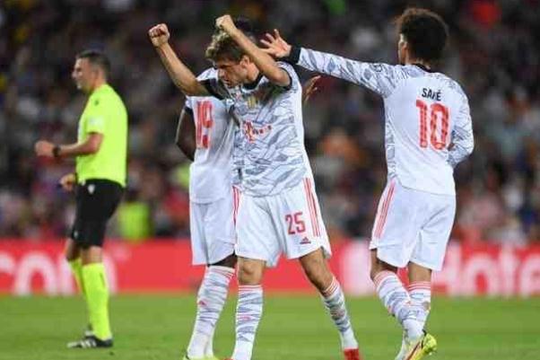 足球比賽腰斬什么意思 足球比賽是否可以用手觸球 足球比賽腰斬什么意思 足球比賽是否可以用手觸球