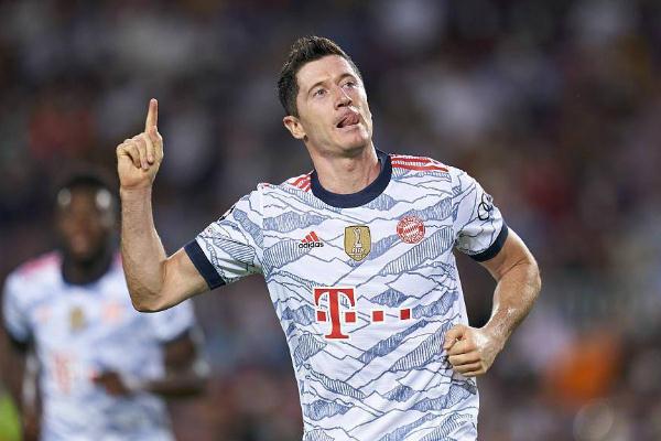 足球比賽腰斬什么意思 足球比賽是否可以用手觸球 足球比賽腰斬什么意思 足球比賽是否可以用手觸球