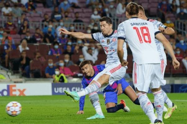 足球比賽腰斬什么意思 足球比賽是否可以用手觸球 足球比賽腰斬什么意思 足球比賽是否可以用手觸球