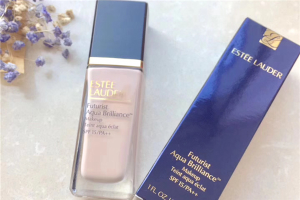 雅詩蘭黛沁水粉底液遮瑕效果怎么樣 雅詩蘭黛沁水粉底液正確用法 雅詩蘭黛沁水粉底液遮瑕效果怎么樣 雅詩蘭黛沁水粉底液正確用法