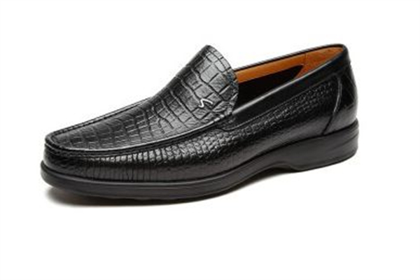 皮鞋有裂紋怎么處理 皮鞋有裂紋還能穿嗎 皮鞋有裂紋怎么處理 皮鞋有裂紋還能穿嗎