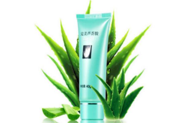 蘆薈膠要洗掉么 蘆薈膠涂臉上多長(zhǎng)時(shí)間發(fā)揮作用 蘆薈膠要洗掉么 蘆薈膠涂臉上多長(zhǎng)時(shí)間發(fā)揮作用