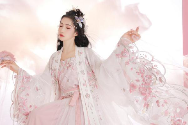 漢服可以機洗嗎 為什么漢服不能用洗衣機洗 漢服可以機洗嗎 為什么漢服不能用洗衣機洗