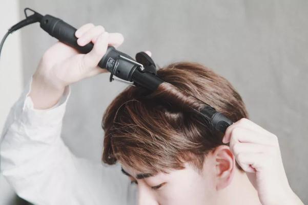 卷發(fā)棒會導(dǎo)致脫發(fā)嗎 卷發(fā)棒會燙到自己嗎 卷發(fā)棒會導(dǎo)致脫發(fā)嗎 卷發(fā)棒會燙到自己嗎