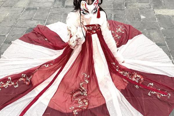 漢服要買大一碼嗎 漢服里面應(yīng)該穿什么 漢服要買大一碼嗎 漢服里面應(yīng)該穿什么