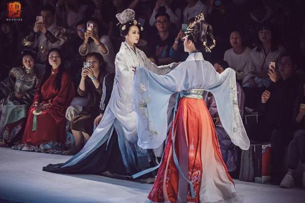 漢服可以機洗嗎 為什么漢服不能用洗衣機洗 漢服可以機洗嗎 為什么漢服不能用洗衣機洗