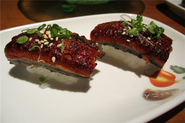 鰻魚對男性有什么好處 鰻魚的功效和作用 鰻魚對男性有什么好處 鰻魚的功效和作用