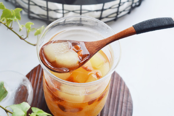 冰糖雪梨用什么梨最好 冰糖雪梨放多少冰糖 冰糖雪梨用什么梨最好 冰糖雪梨放多少冰糖