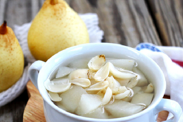 冰糖雪梨適合寒咳還是熱咳 冰糖雪梨適合什么季節(jié) 冰糖雪梨適合寒咳還是熱咳 冰糖雪梨適合什么季節(jié)