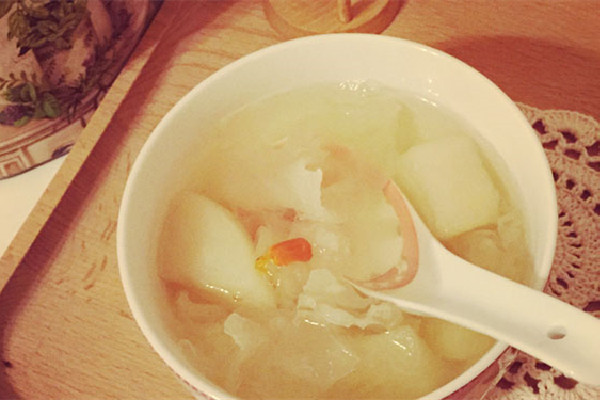 冰糖雪梨對(duì)咽炎有用嗎 冰糖雪梨對(duì)嗓子疼有幫助嗎 冰糖雪梨對(duì)咽炎有用嗎 冰糖雪梨對(duì)嗓子疼有幫助嗎