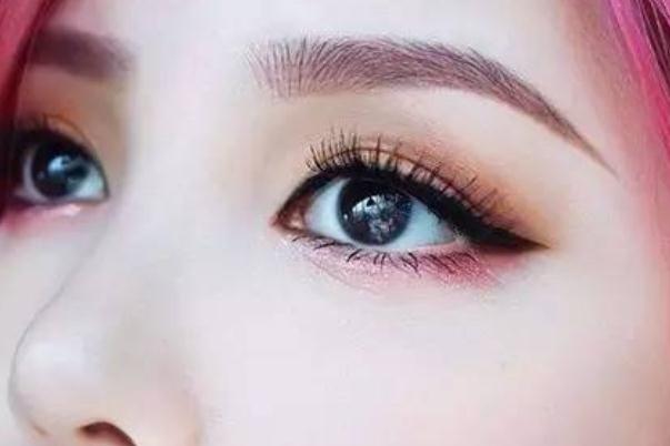 眼妝是在定妝之后還是定妝之前 眼妝是先畫(huà)眼影還是先畫(huà)眼線(xiàn) 眼妝是在定妝之后還是定妝之前 眼妝是先畫(huà)眼影還是先畫(huà)眼線(xiàn)