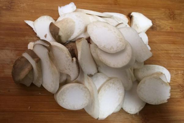 杏鮑菇有點苦 吃了發(fā)苦的杏鮑菇會不會中毒 杏鮑菇有點苦 吃了發(fā)苦的杏鮑菇會不會中毒