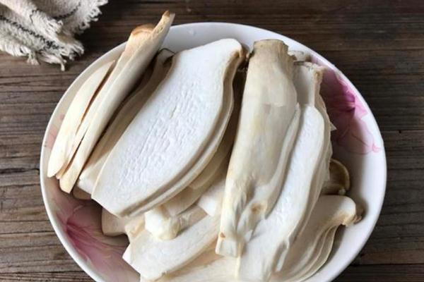 杏鮑菇要去皮嗎 杏鮑菇要不要泡水 杏鮑菇要去皮嗎 杏鮑菇要不要泡水