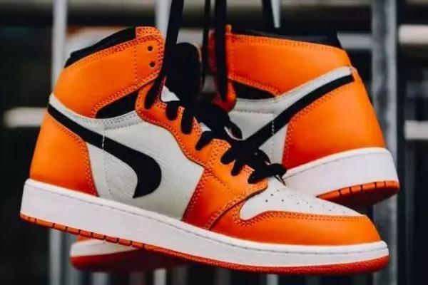 aj是籃球鞋嘛 aj要買(mǎi)大一碼嗎 aj是籃球鞋嘛 aj要買(mǎi)大一碼嗎